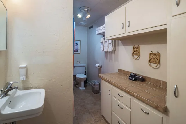 جناح عائلي بسريرين مزدوجين، Apache Motel 2/2