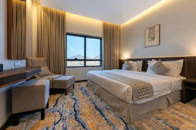 غرفة قياسية بسرير كينج، The Seasons Hotel 2/5