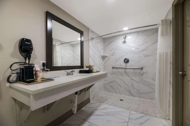 غرفة بسرير كوين للمدخنين لذوي الإعاقة، Quality Inn & Suites Altamonte Springs Orlando-North 5/5