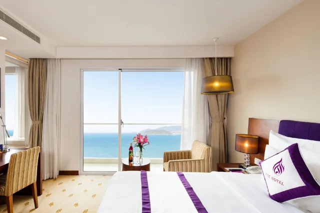 غرفة ديلوكس بسرير كينج بإطلالة على البحر، TTC Hotel - Michelia 2/10