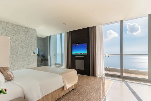 Executive, Suite, Double Bed, Ocean View, Havana Nha Trang Hotel 4/5