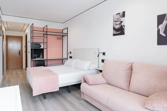 غرفة بسرير مزدوج بإطلالة على البحر بشرفة، Hotel Condesa 4/7