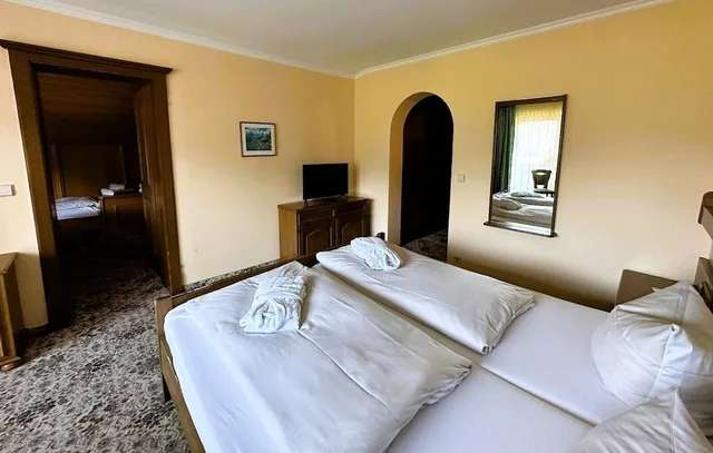 غرفة عائلية بسريرين كوين بشرفة مع أريكة، Deva Hotel Sonnleiten 1/4