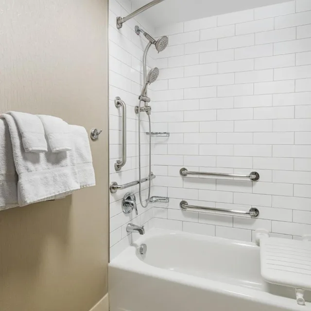 جناح بسرير كينج مع سرير سحّاب إضافي مع أريكة، Springhill Suites Denver Airport 4/5
