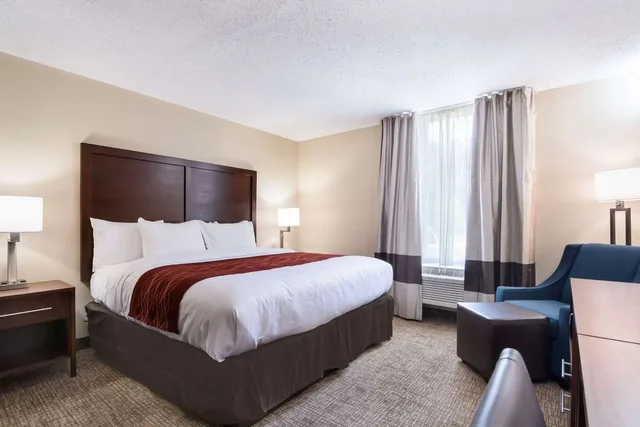 غرفة بسرير كينج لذوي الإعاقة، Comfort Inn Kings Mountain 2/4