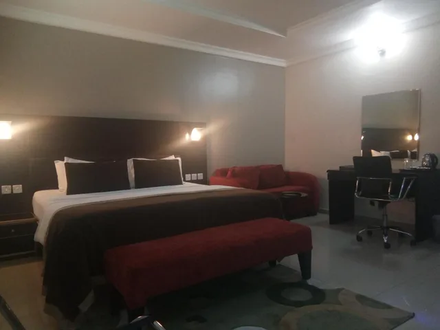 غرفة ملكية، Neocourts Hotel 2/2