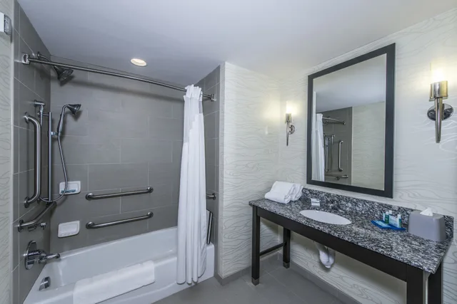 غرفة قياسية بسريرين كوين لذوي الإعاقة، Holiday Inn Express Hotel And Suites Charleston Arpt Conv Ctr Area 2/7