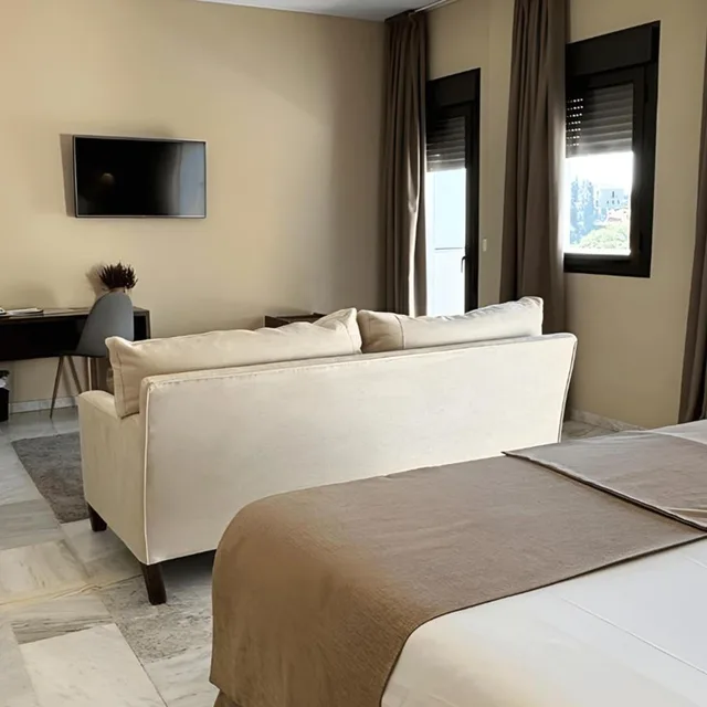 جناح جونيور، Hotel Finca Los Abetos 2/9