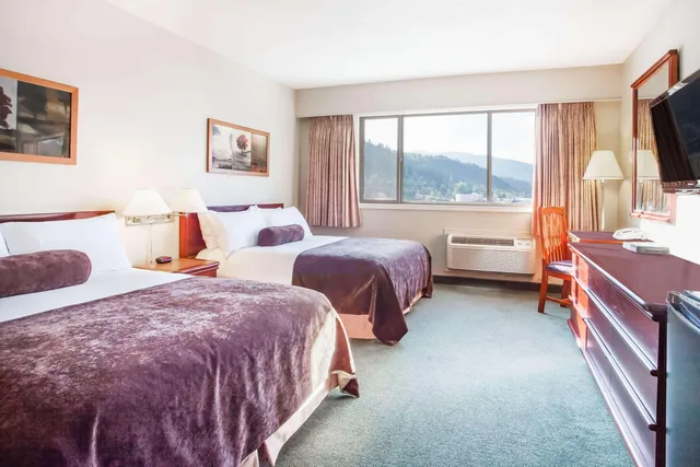 غرفة رباعية بسريرين كوين، Super 8 by Wyndham Castlegar BC 1/2