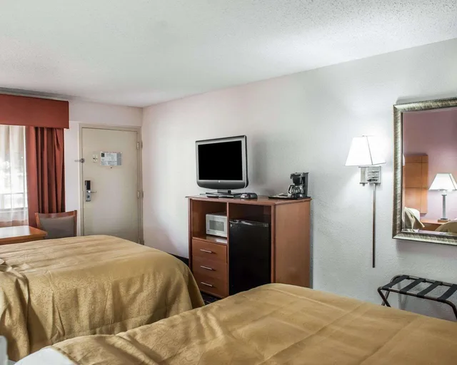 Room, 2 Double Beds, Smoking, Quality Inn Marianna 3/3