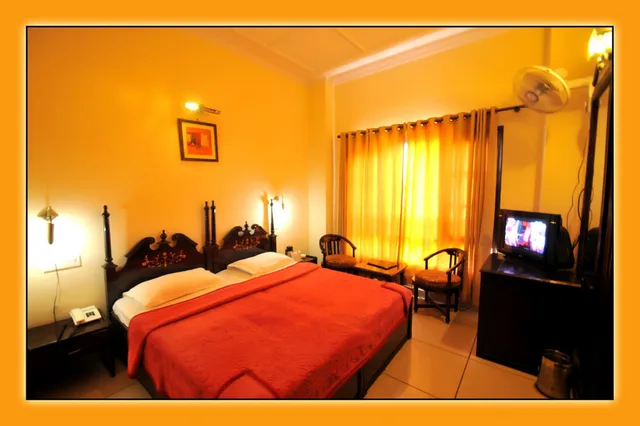 غرفة فاخرة بسرير كوين، Aachman Regency 8/10