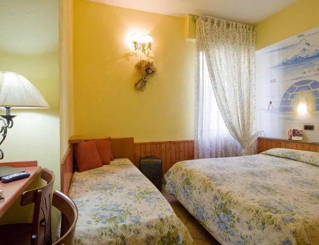 غرفة قياسية ثلاثية، Hotel Europeo 3/4