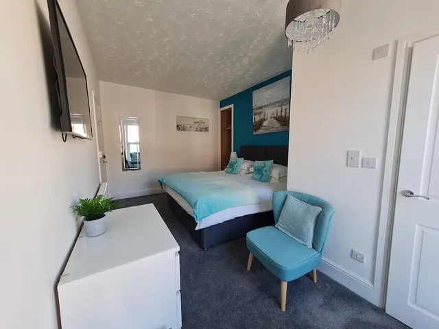 Deluxe, Double or Twin Bed, Kimberley House 2/3