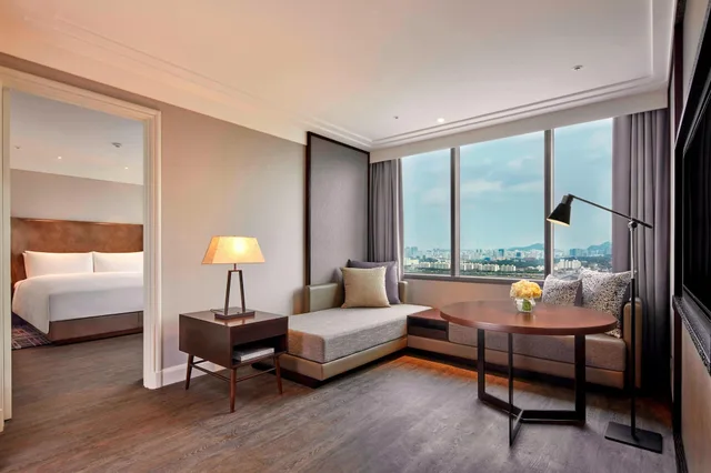 Griffin, Suite, King Bed, Jw Marriott Seoul 3/6