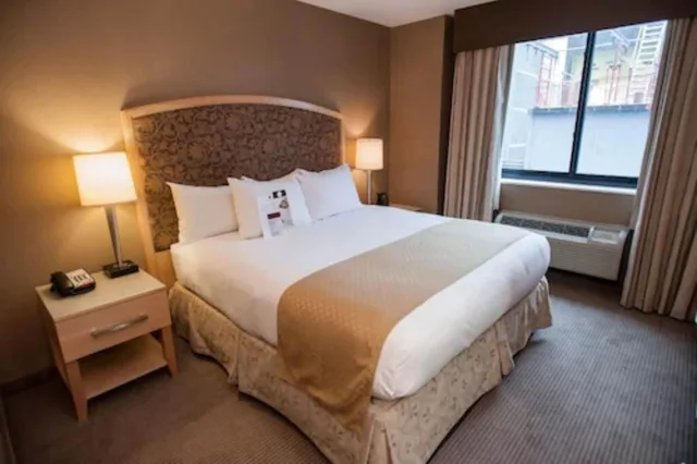غرفة بسرير كوين، Doubletree Hotel New York City Chelsea 3/8