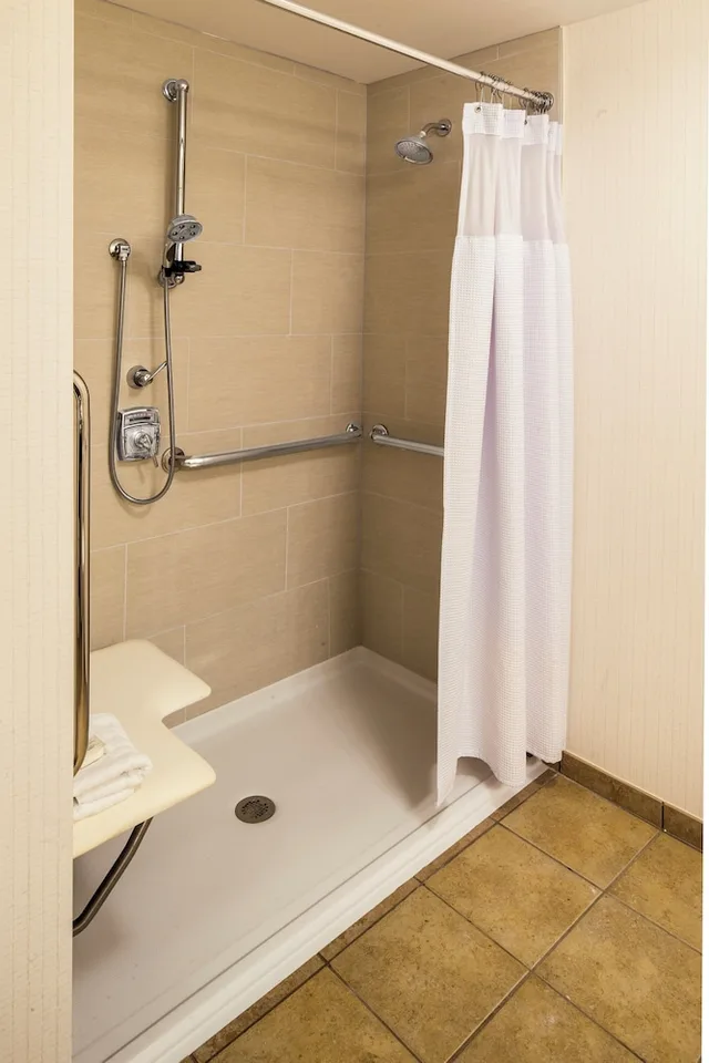 جناح بسرير كينج بغرفة نوم واحدة لذوي الإعاقة، Crowne Plaza Suites Pittsburgh South 2/2