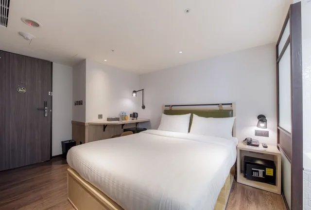 Standard, Double Bed, No Window، City Suites-Main Station 1/5