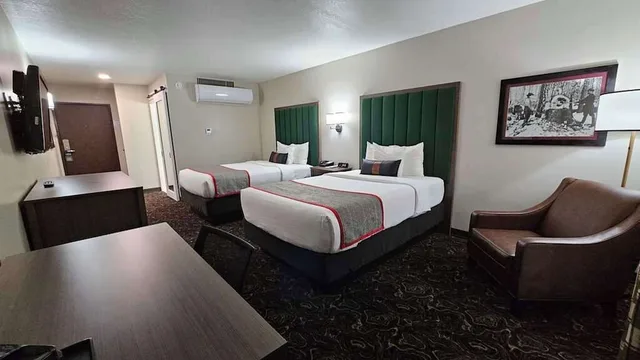 غرفة قياسية بسريرين مزدوجين بشرفة، Lumber Jack Lodge, Ascend Hotel Collection 7/9