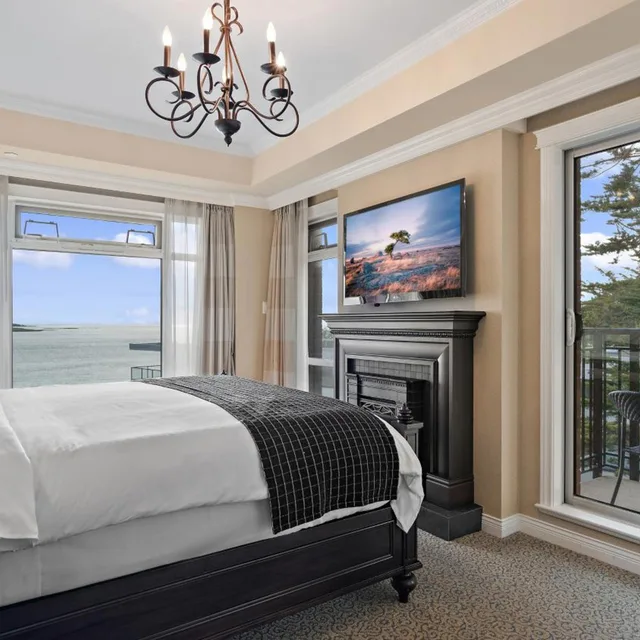 جناح بسرير كينج بغرفة نوم واحدة بإطلالة جزئية على البحر، Oak Bay Beach Hotel 2/6