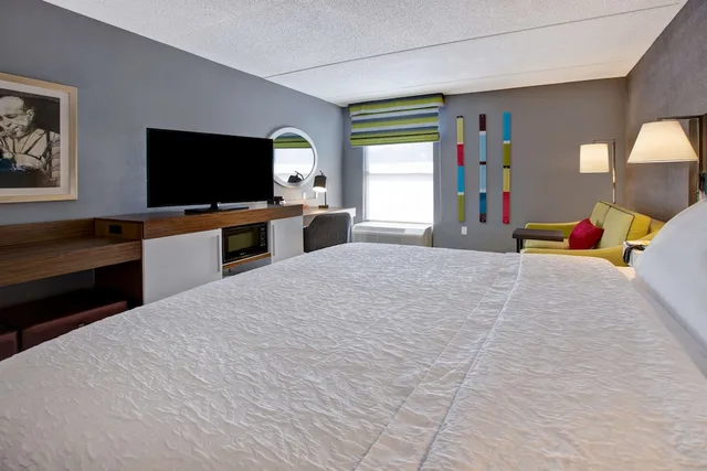 Study, King Bed, Sofa، Hampton Inn Memphis Olive Branch 5/10