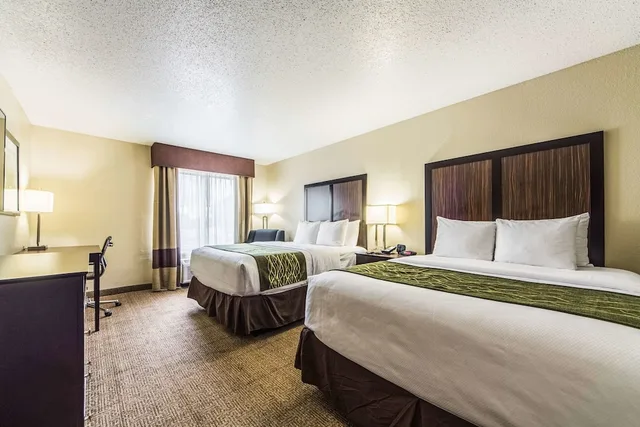 غرفة قياسية بسريرين كوين، Comfort Inn Dallas Park Central 4/10