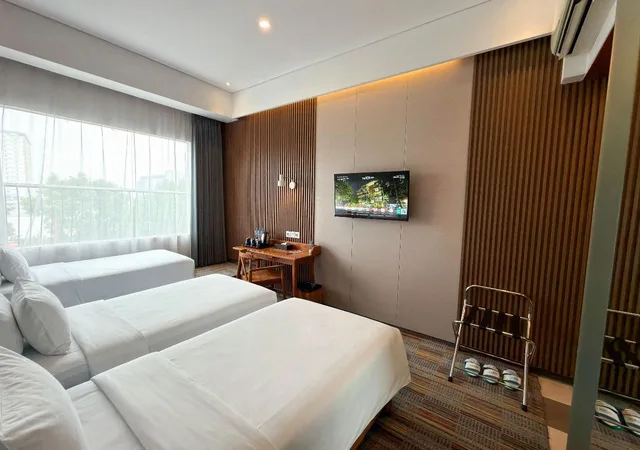 Deluxe, 3 Beds, The 1O1 Bandung Dago 1/3