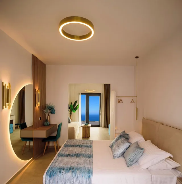 Suite, King Bed, Sea View, Sofa, Balcony, Casa della Liberta Firostefani 3/8