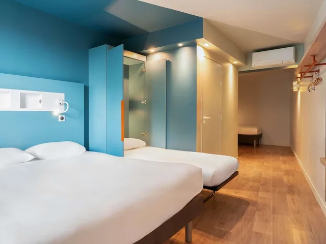 غرفة عائلية بسريرين منفصلين وسرير مزدوج وسريرين منفصلين، ibis budget Rouen Centre Rive Gauche 4/9