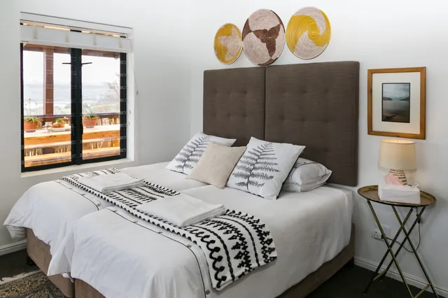 2 Bedrooms, Pool House, Luxury, Apartment, 1 Queen and 3 Single Beds, Mountain View، Narnia Guest House 2/2