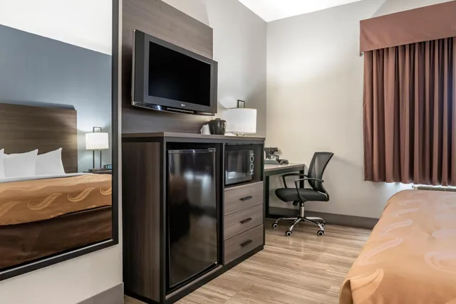 غرفة قياسية بسرير كينج، Quality Inn & Suites Demopolis AL 10/10