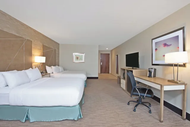 Standard, 2 Queen Beds, Holiday Inn Express & Suites Harrisburg S - New Cumberland 1/4