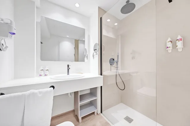 غرفة قياسية بسرير مزدوج بإطلالة على المرفأ بشرفة، Hotel Ankaa 9/9