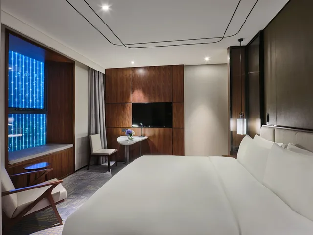 1 Bedroom, Suite, King Bed, Club Lounge Access, Crowne Plaza Wuhan Development Zone 1/3