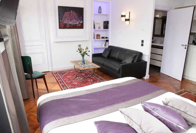 جناح جونيور، Hotel Des Celestins 2/3