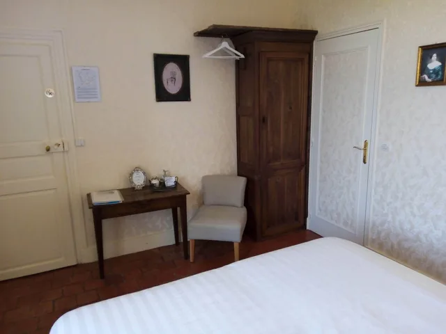 Room, King Bed, Garden View, Pool Side، Chateau Latour 3/5