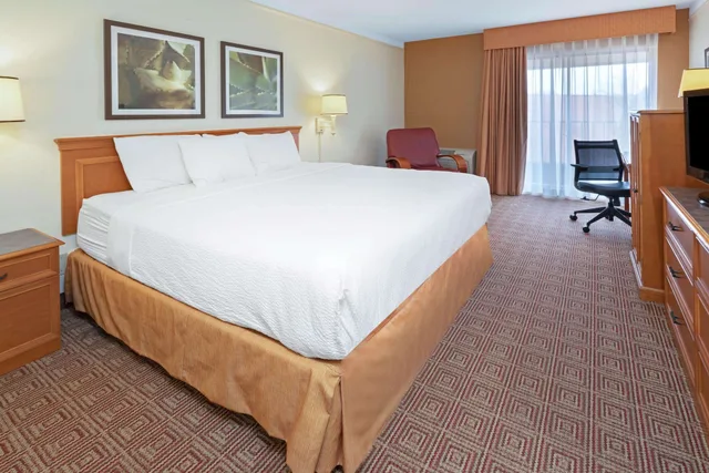 جناح ديلوكس بسرير كينج، La Quinta Inn And Suites By Wyndham Salt Lake City Layton 1/5