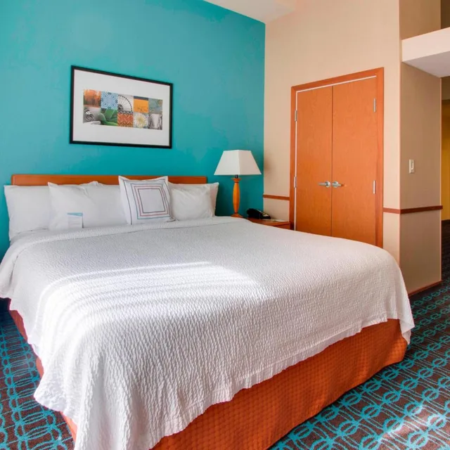 غرفة تنفيذية بسرير كينج مع أريكة، Fairfield Inn Suites Clermont 1/3