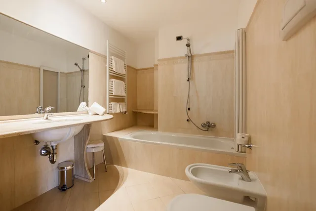 غرفة رومانسية بسرير مزدوج بشرفة، Country Hotel Castelbarco 4/5