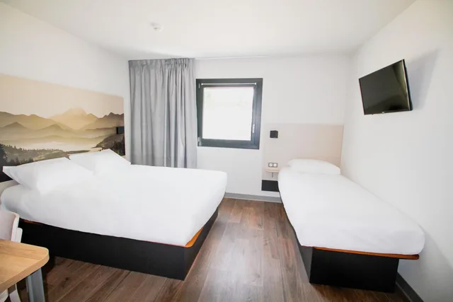 Room, Triple, B&B HOTEL Aix-les-Bains 2/10