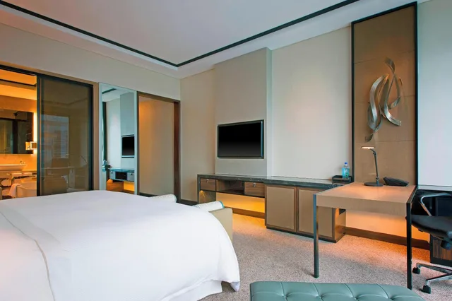 غرفة ديلوكس بسرير كينج، The Westin Singapore 3/6