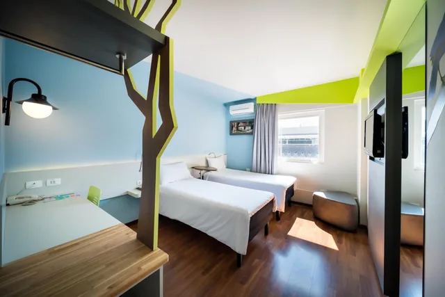 Standard, Twin Beds, ibis Styles Curitiba Centro Civico 5/10