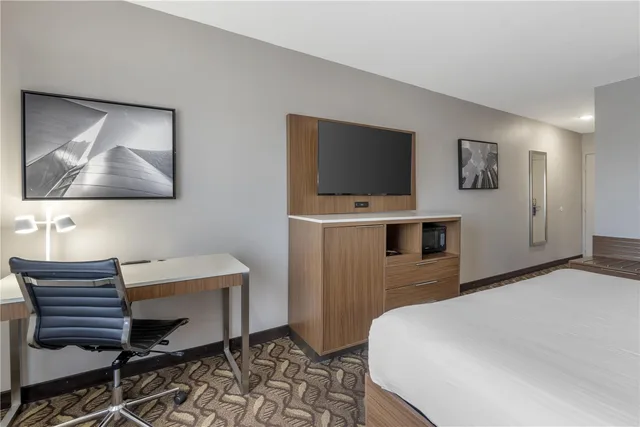 غرفة بسرير كينج بحوض استحمام لذوي الإعاقة، Best Western Airport Plaza Inn - Los Angeles LAX Hotel 3/4