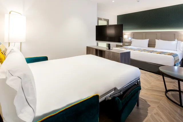 غرفة ثلاثية، Eurostars Puerta Real 2/5