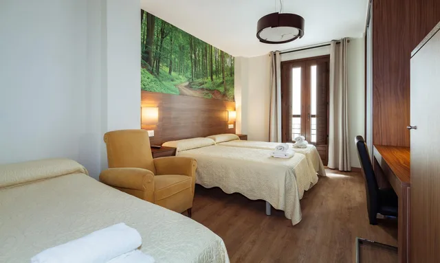 غرفة ثلاثية بحمام خاص، Hotel Arriola 1/1