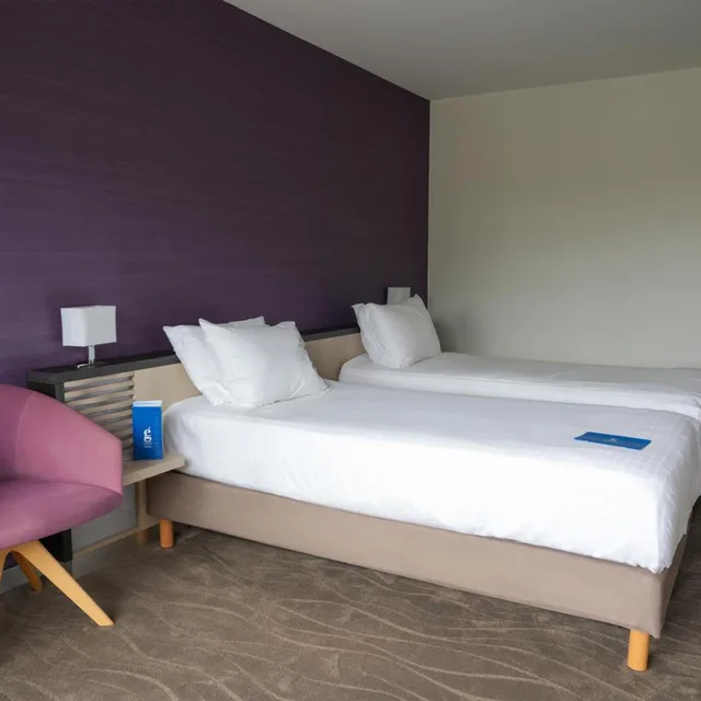 غرفة بسريرين منفصلين بإطلالة على المدينة، Thalazur Antibes - Hotel & Spa 1/6