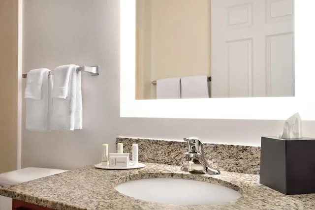 جناح بسرير كوين بغرفة نوم واحدة مع أريكة، Towneplace Suites by Marriott Ft Lauderdale West 4/4