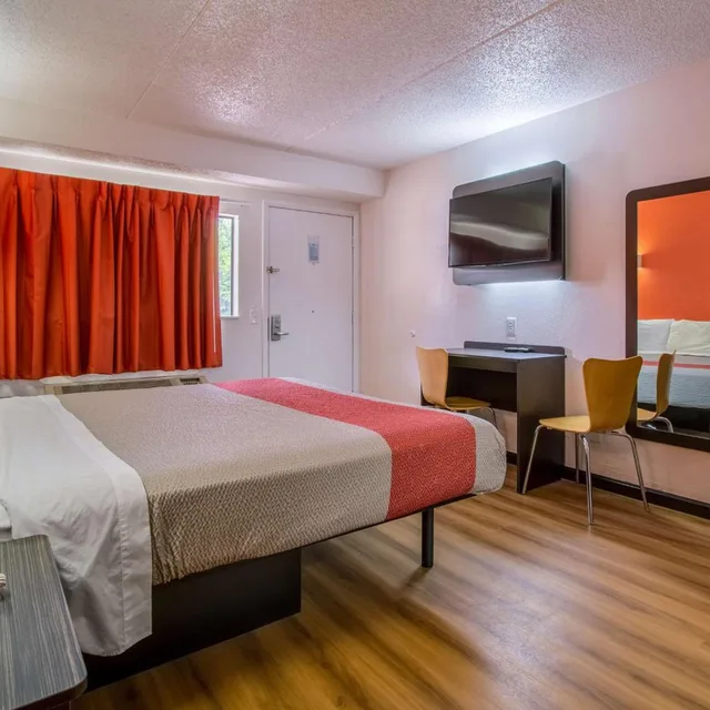 غرفة بسرير كوين للمدخنين، Motel6 Ashland, OH 4/10