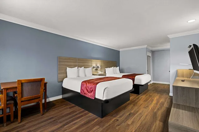 Room, 2 Double Beds, Best Western Moreno Hotel & Suites 1/5