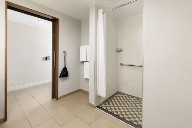 غرفة بريميوم بسريرين كوين لذوي الإعاقة، The Anza A Calabasas Hotel 5/5