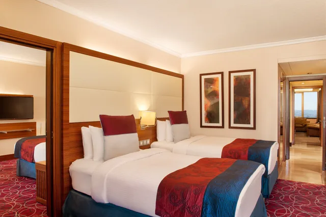 جناح ملكي بسرير فردي للمدخنين، Crowne Plaza Hotel Amman 5/10